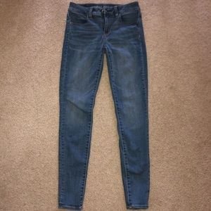 light wash american eagle jeans